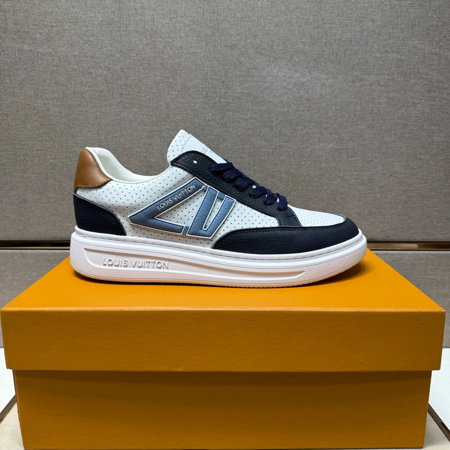 ⬛️Men's shoes 💰p420 [LV～] Men's casual shoes 2025z cabinet sales simultaneously 🔶Size: 38-44 #️⃣ 🔷6 colors🔜The upper is made of multi-material splicing ➕Genuine leather lining, comfortable and breathable, sole: original comfortable and wear-resistant outsole, ⚠️Real thing📱Photographed🎬The real thing is better📢📢📢